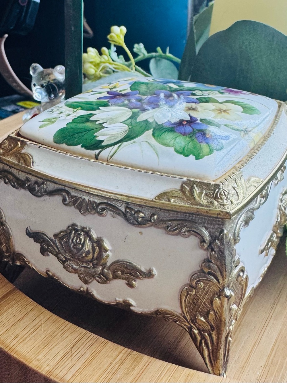 Vintage Cottagecore Floral White and Gold musical Jewelry Box - Westmoreland
